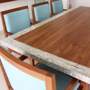 Pearl Table