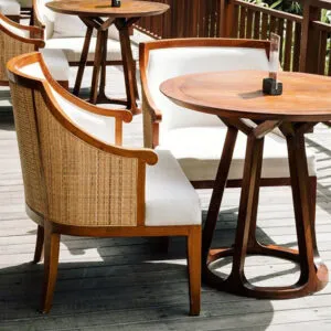 Cleo Table